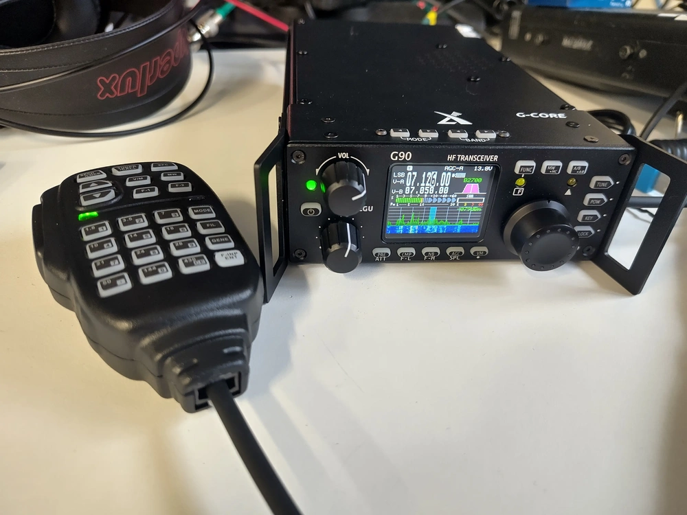 Xiegu G90 HF transceiver in operation