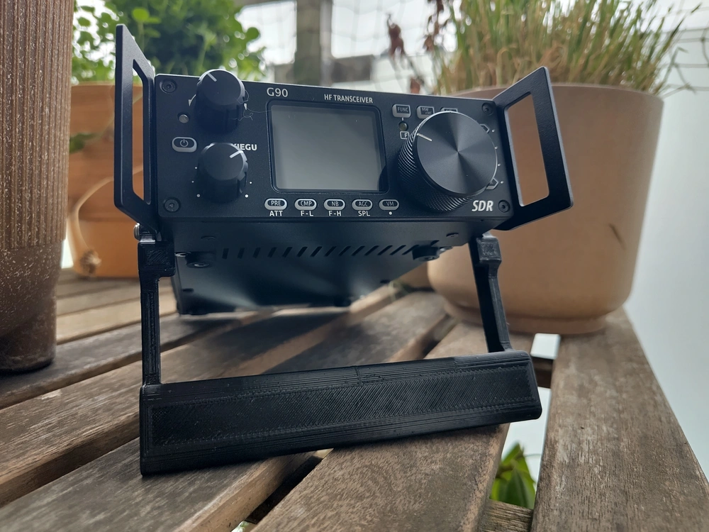 Xiegu G90 HF transceiver in operation