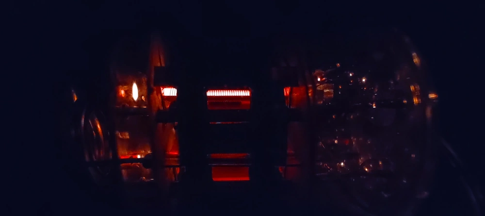 Vacuum tube with powered on heater filaments