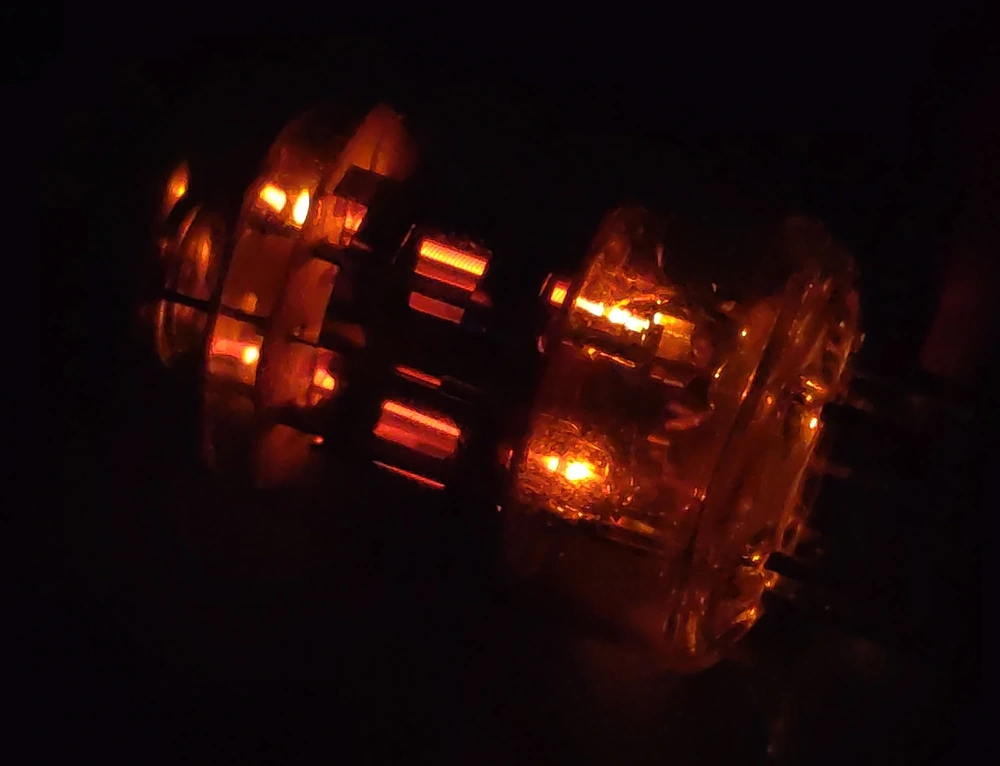 Vacuum tube with powered on heater filaments